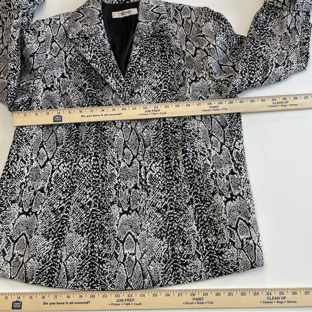 Jones Studio Sharp Black and SIlver Blazer, Animal Print, size 16W - Picture 9 of 10